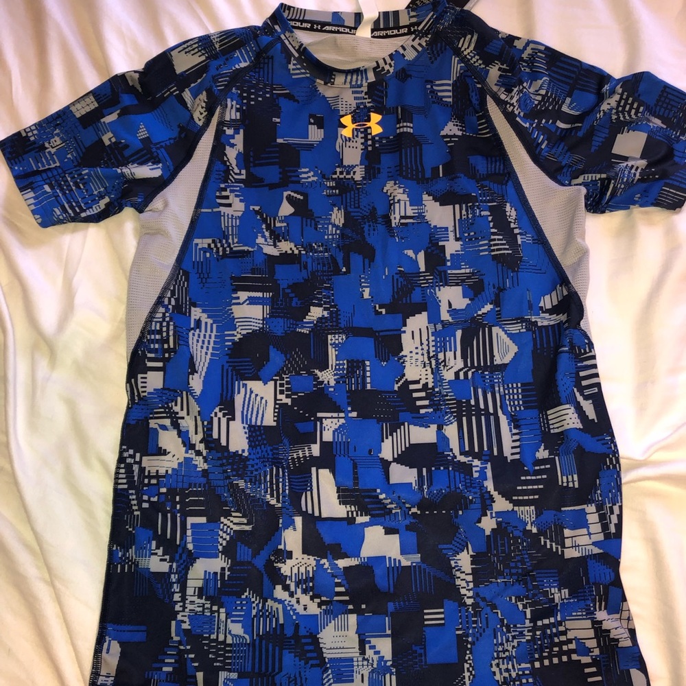 Boys underarmour shirt